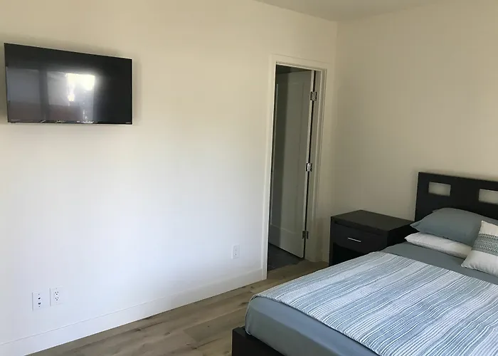 Modern Hillcrest 2 Bedroom